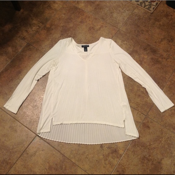 White House Black Market Pleat Back Top Size S. - Picture 4 of 8
